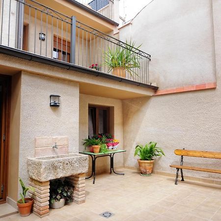 Cal Blai Mora la Nueva Exterior foto